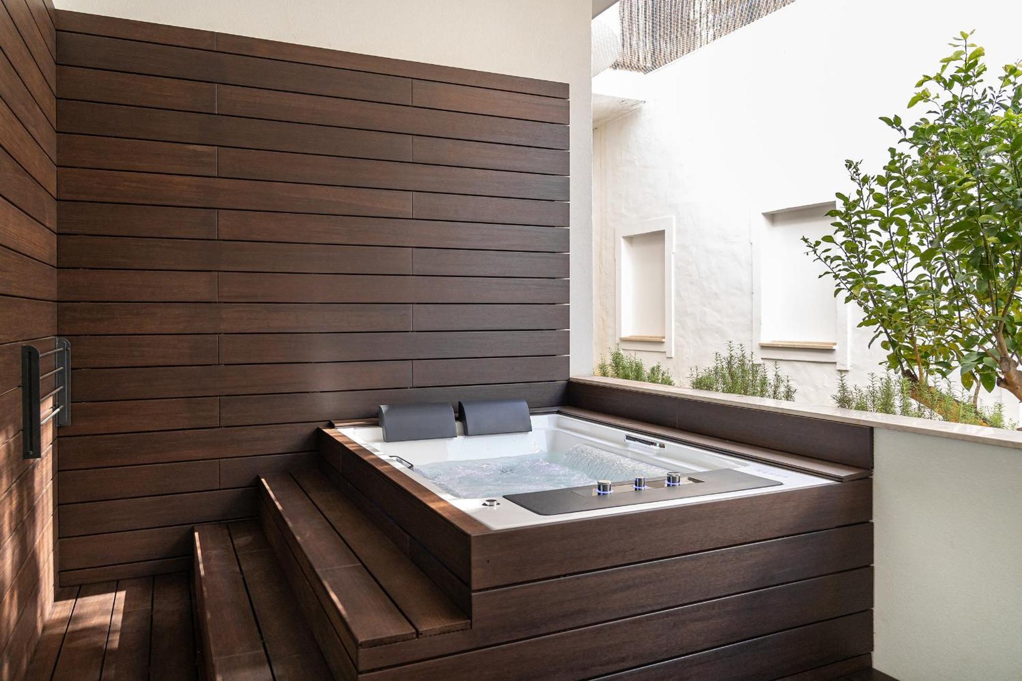 فندق 3Hb فارو الغرفة الصورة A hot tub