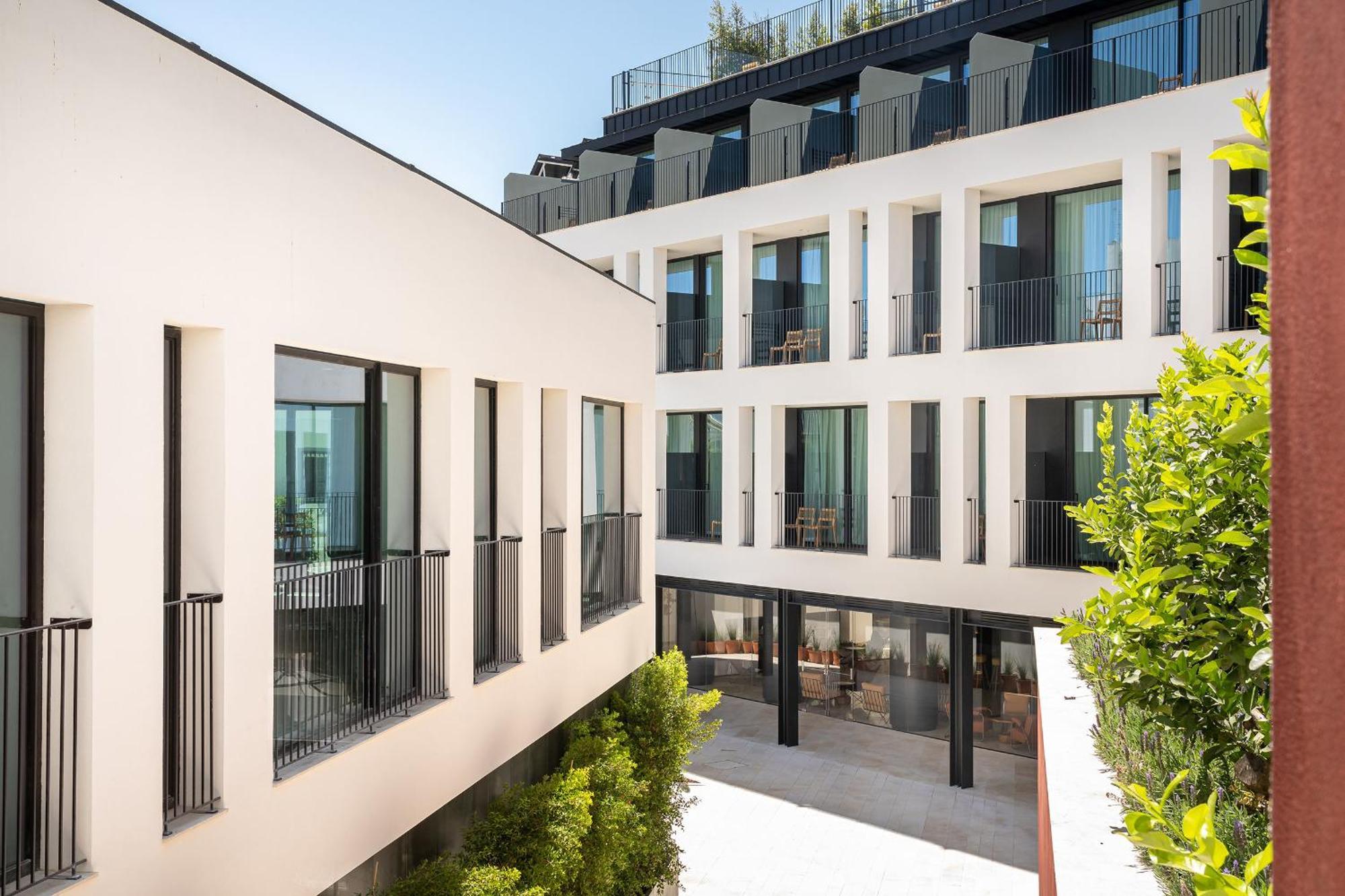 فندق 3Hb فارو المظهر الخارجي الصورة The courtyard at the new residence hall
